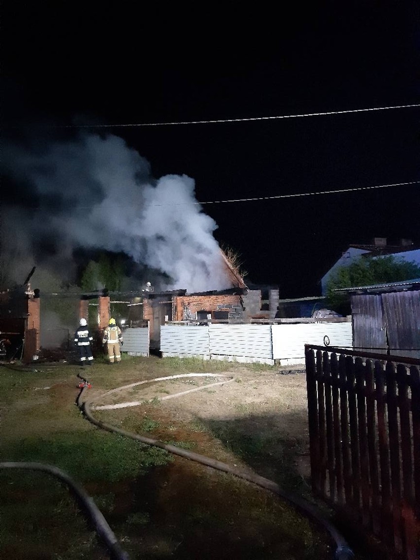 Pożar stodoły w Słomianej niedaleko Stalowej Woli! Pięć zastępów straży pożarnej w akcji (ZDJĘCIA)