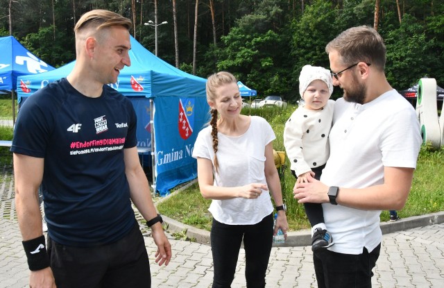 Marcin Długosz przed wyruszeniem w trasę miał okazję porozmawiać z rodzicami Malinki, którzy razem z nią przyszli, żeby podziękować za to ogromne wyzwanie i życzyć powodzenia.