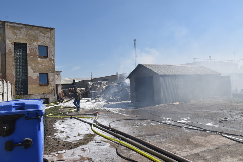 Pożar składu makulatury w Chojnicach