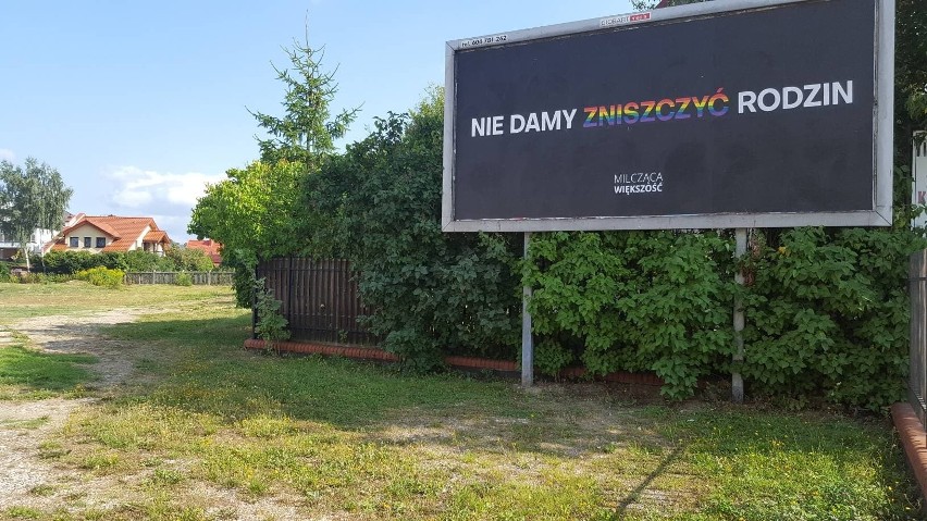 Tęczowy Białystok utworzył zbiórkę na działania wspierajace LGBT+. Milcząca Większość zbiera na kolejne billboardy (ZDJĘCIA)