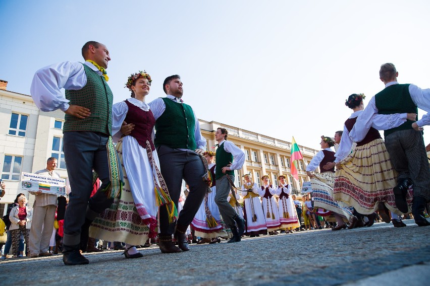 Podlaska Oktawa Kultur 2017. Kolorowa parada na Rynku...