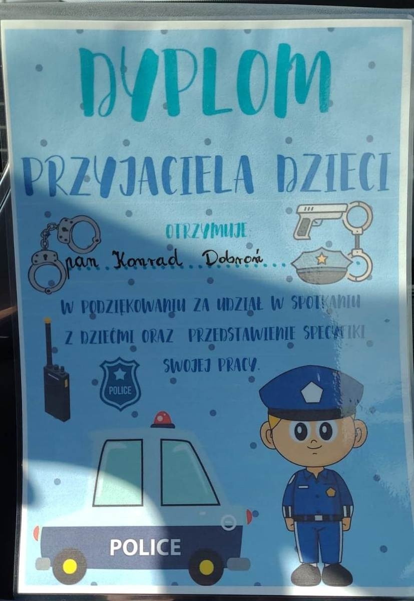 Dzielnicowi z posterunku w Odrzywole spotkali się z przedszkolakami w Klwowie. Dzieci uczyły się ważnych rzeczy. Zobacz zdjęcia