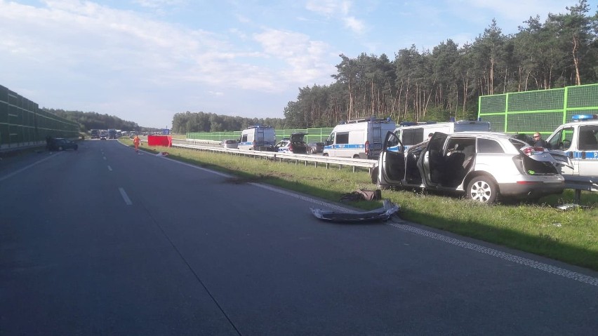 Śmiertelny wypadek na A1. W zderzeniu dwóch samochodów zginął mężczyzna. Sprawcy uciekli!