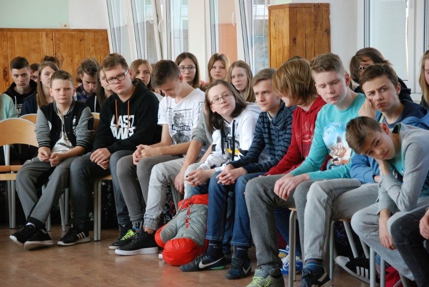 Bokser Mateusz Masternak spotkał się z młodzieżą w kieleckiej szkole 