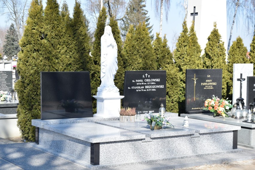 Różan. Cmentarz parafialny w Różanie (powiat makowski). Zdjęcia