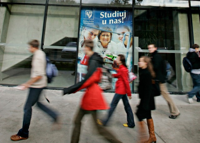 Na wrocławskich uczelniach zostało jeszcze mnóstwo wolnych miejsc na studiach dziennych. Jest w czym wybierać
