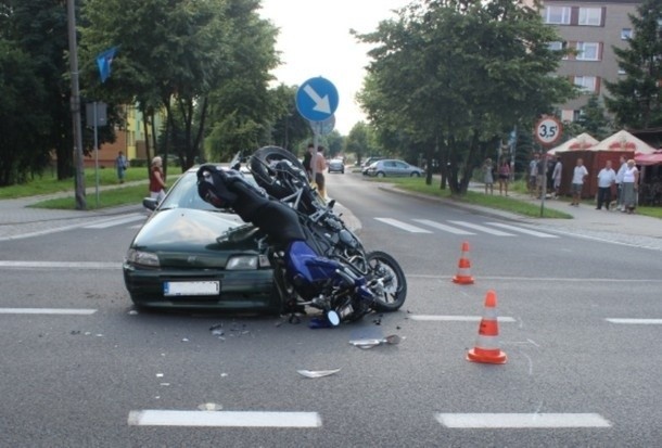 Wypadek Oświęcimu. Ranny motocyklista po zderzeniu z samochodem [ZDJĘCIA]