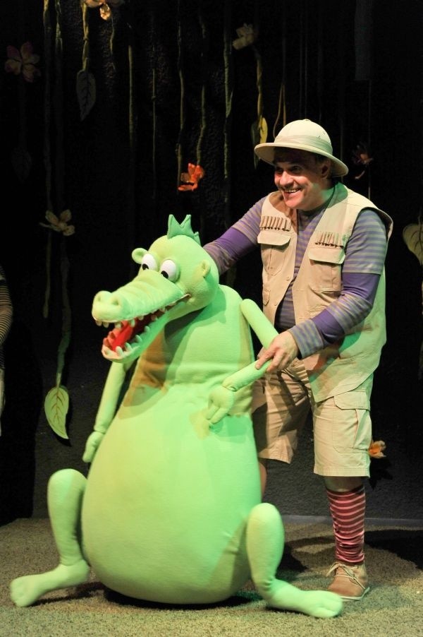 Z zielonym Puszkiem doskonale bawią się nie tylko dzieci, ale też aktorzy-przewodnicy po dżungli: Ryszard Doliński (na zdjęciu) i Iwona Szczęsna