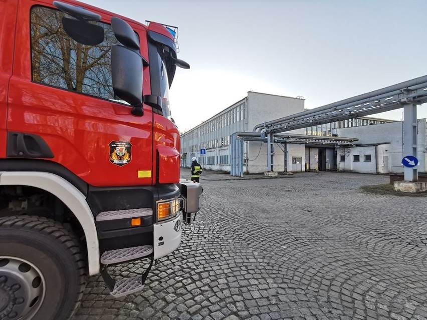 Lublin: Pożar hali produkcyjnej na Frezerów. 13 zastępów walczyło z ogniem