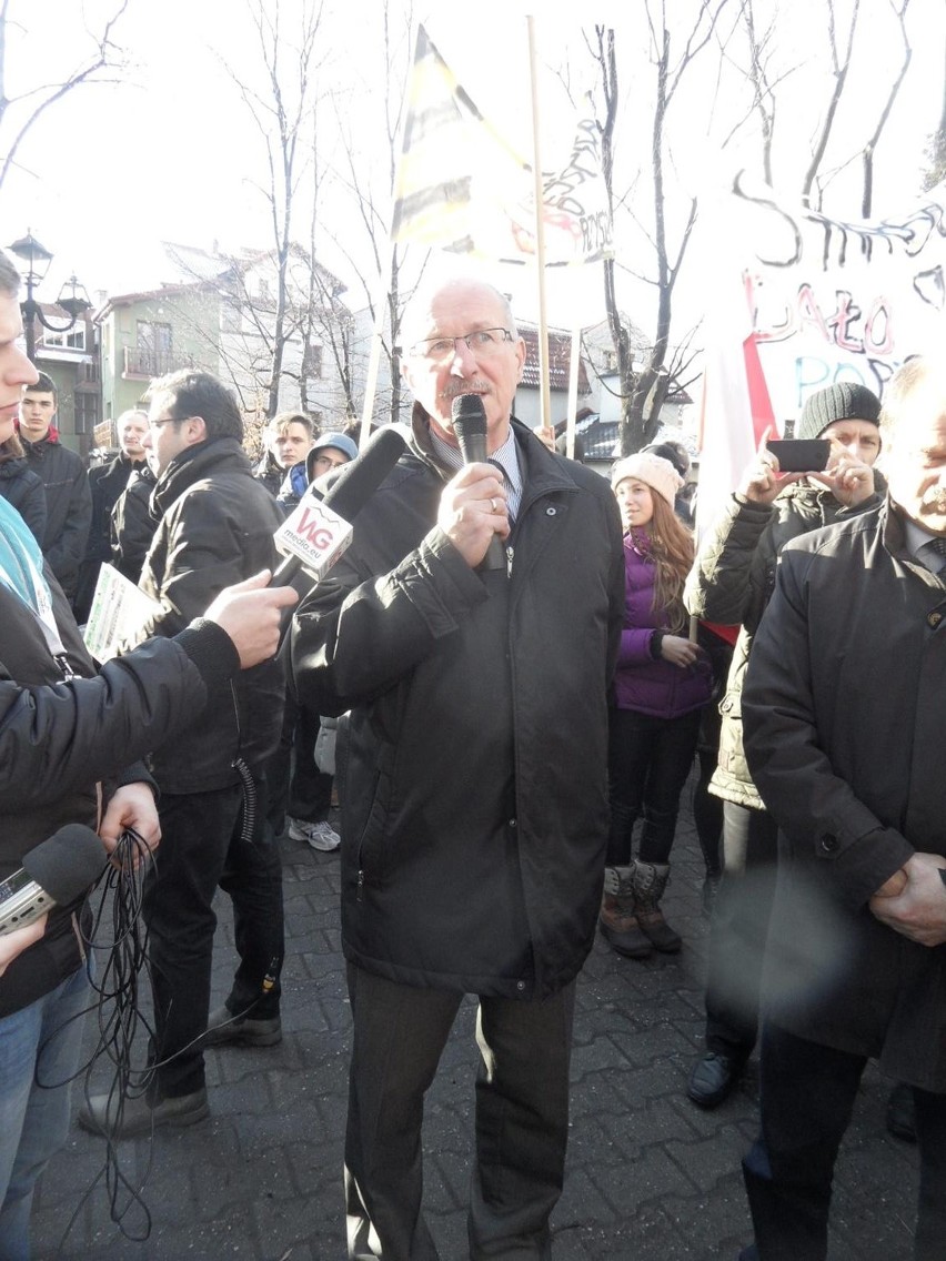 Protest przeciwko likwidacji szkół w Żywcu i Węgierskiej...