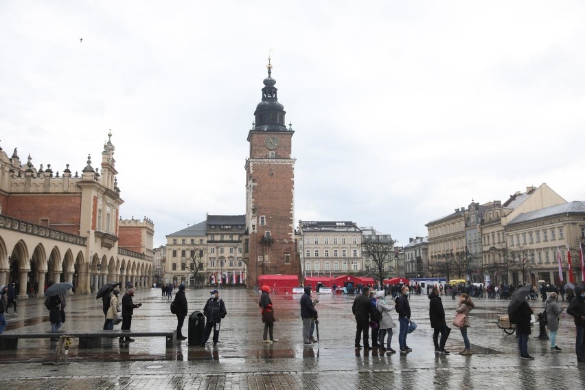 2 maja czekano także w deszczu