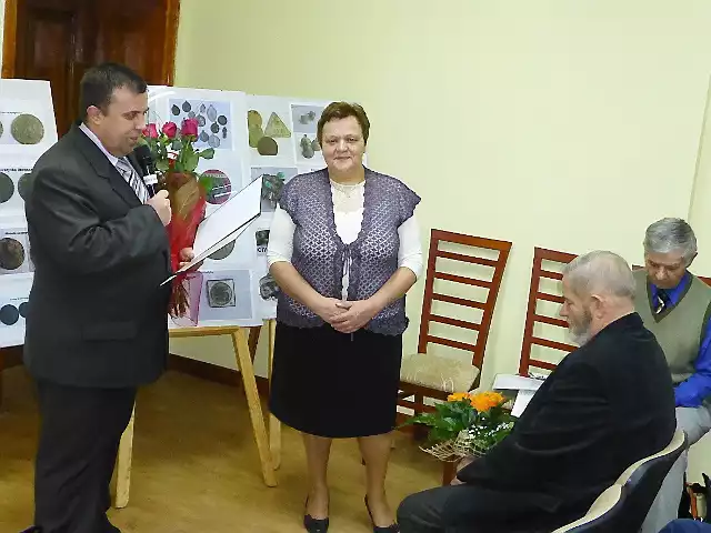 Marcin Barczykowski, wójt Dąbrowy przyznał, że już będąc sekretarzem gminy Dąbrowa marzyło mu się, by pani Grażyna pokazała swoje zbiory. 