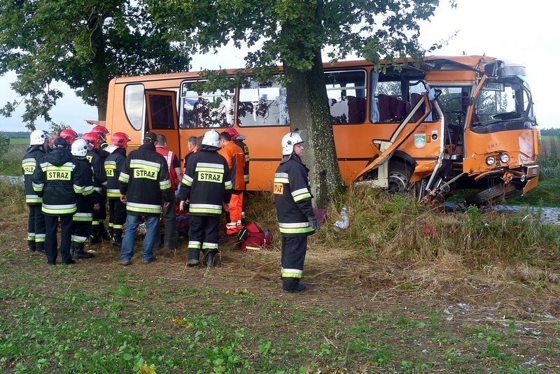 Wypadek autobusu szkolnego koło Karnic