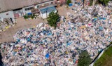 Ciąg dalszy sprawy nielegalnego składowania odpadów w Gdańsku. WIOŚ rozpoczął kolejne postępowanie. Na ulicach pojawiają się plakaty
