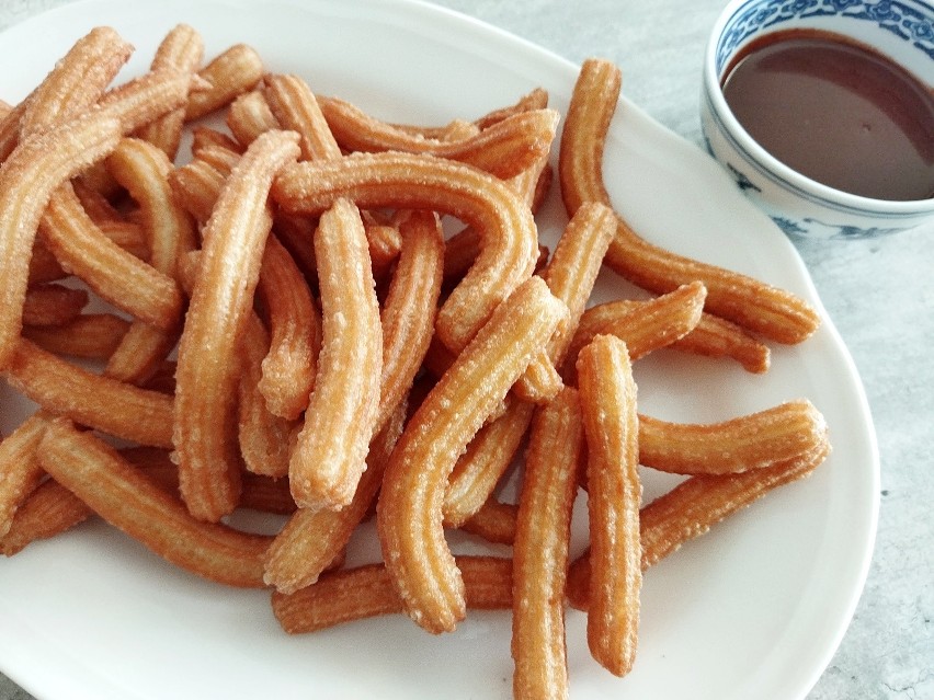 Churros w smaku przypominają popularne smażone ciasta...