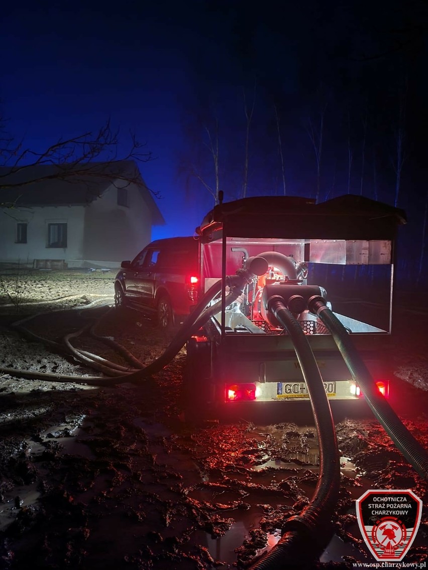 Strażacy z powiatu chojnickiego walczą z wodą