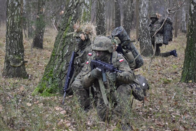 50 ochotników, którzy przeszli przeszkolenie oraz 12 – godzinny egzamin – tak zwaną pętlę taktyczną przystąpi w sobotę do przysięgi, która odbędzie się na terenie 42 Bazy Lotnictwa Szkolnego na Sadkowie.