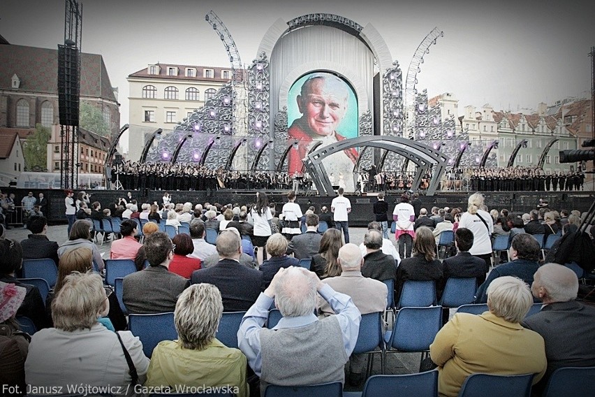 Wrocław: Tłumy na koncercie Piotra Rubika w Rynku (ZDJĘCIA)