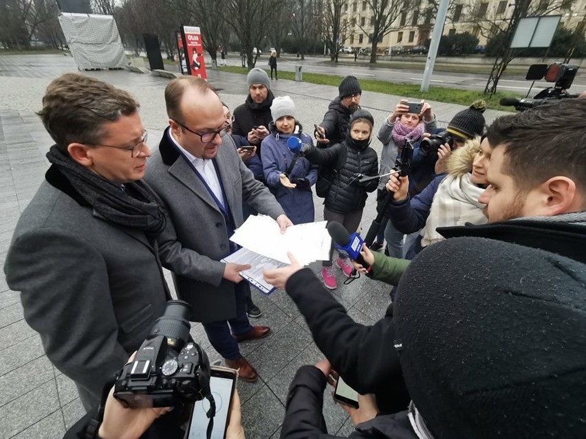 Zwolniony z aresztu Piotr Kowalczyk, były przewodniczący Rady Miasta w Lublinie zorganizował konferencję prasową