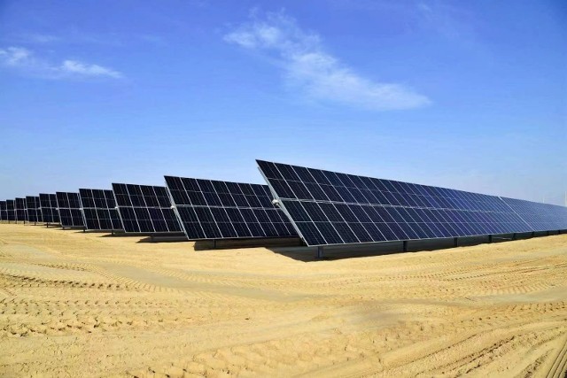 Elektrownia Al Dhafar PV2 wyposażona jest w ponad 4 mln paneli fotowoltaicznych