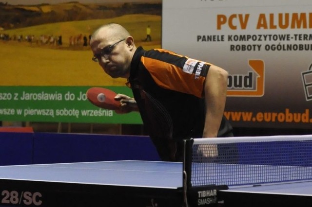 Białorusin Witalij Niekwiadowicz wygrał trzecią grę w superlidze.
