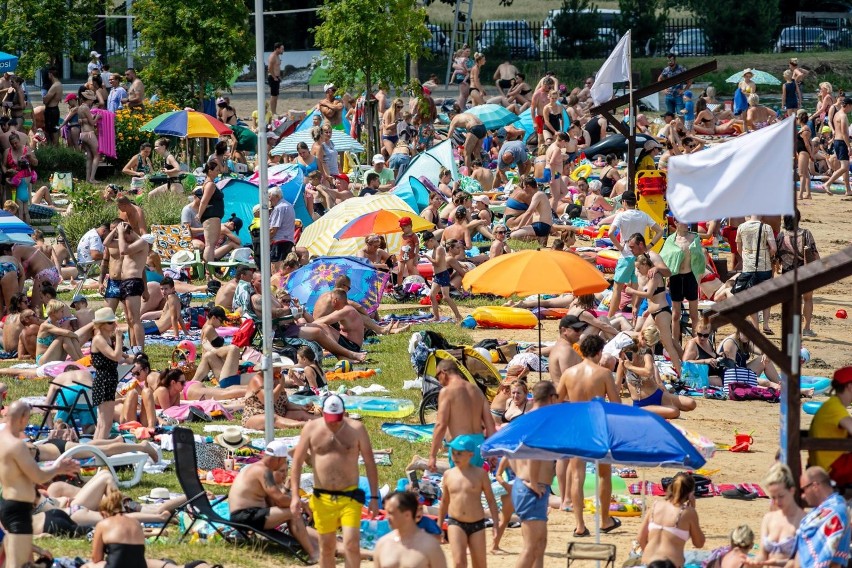 Tłumy na plaży Dojlidy w Białymstoku (11.07.2021 r.)