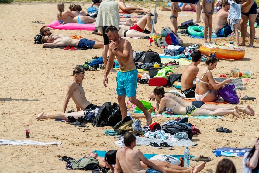 Tłumy na plaży Dojlidy w Białymstoku (11.07.2021 r.)
