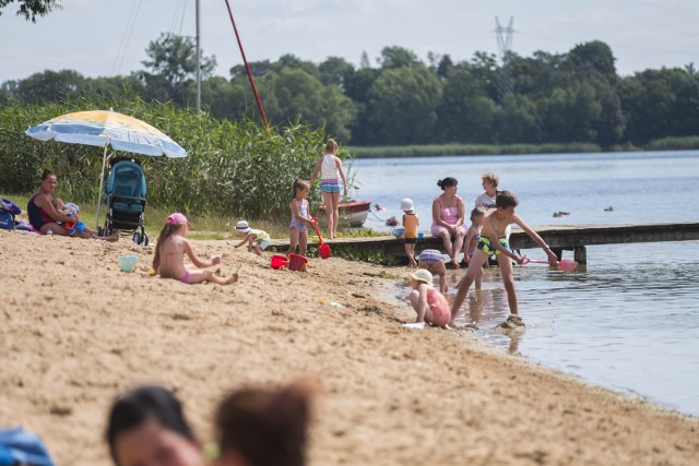 Plaża Miejska w Chełmży Jezioro Chełmżyńskie, powiat toruńskiSezon kąpielowy: 27 czerwca 2020 – 30 sierpnia 2020 Godziny otwarcia: 10:00 - 18:00