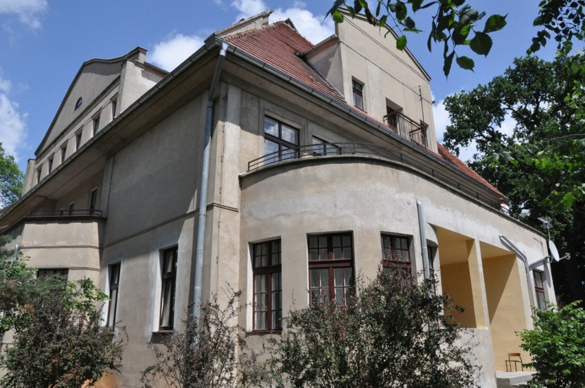 Repatrianci w Polanowicach mieszkają w XIX-wiecznym pałacu.