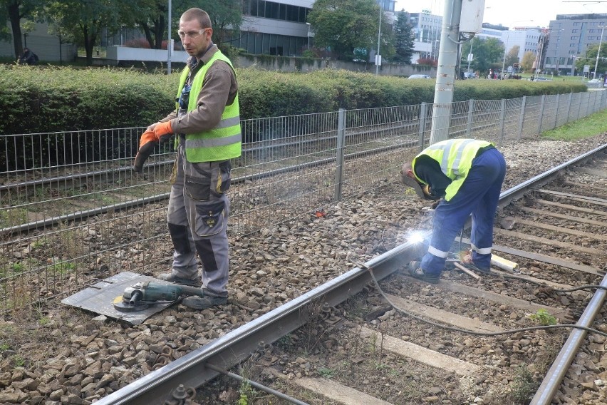 Kolejne wykolejenie. Internauci kpią: "Hat trick na Legnickiej"