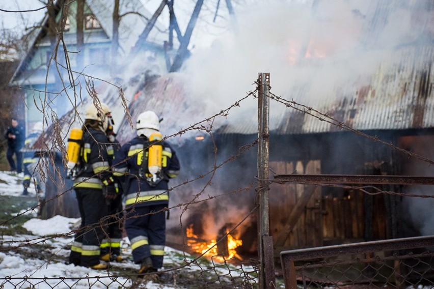 Zakopane: Ogień strawił drewnianą chałupę na Zwijaczach [FOTO]