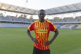 Fortuna 1 Liga. Senegalczyk Emile Thiakane podpisał kontrakt z Koroną Kielce. To szósty transfer w ekipie trenera Bartoszka [ZDJĘCIA]