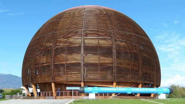 W CERN (Europejska Organizacja Badań Jądrowych) na obrzeżach Genewy znajduje się najpotężniejszy akcelerator na świecie, tzw. Wielki Zderzacz Hadronów