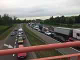 Korki w Katowicach: W tunelu w stronę Sosnowca doszło do stłuczki. Zator zaczyna się już na DTŚ w Chorzowie ZDJECIA