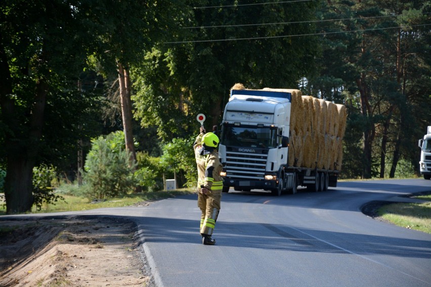 Pożar samochodu w Dalkowie. Auto doszczętnie spłonęło