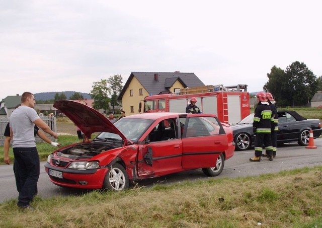 W Piotrowcu zderzyły się opel i mitsubishi