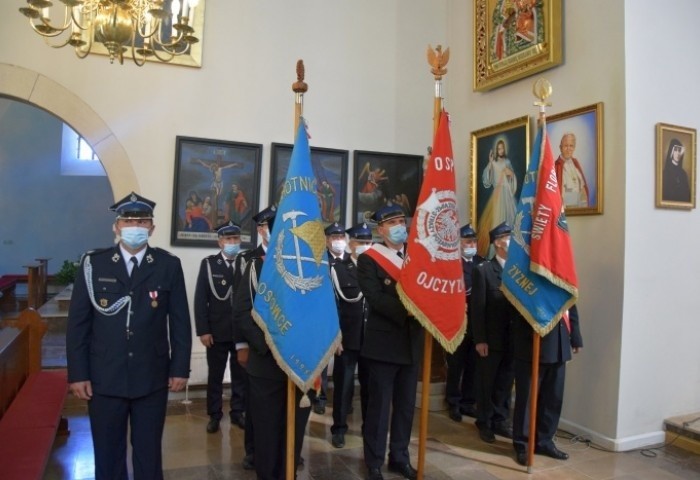 Uroczystości z okazji Dnia Strażaka w Szydłowie. Była msza święta i serdeczne życzenia (ZDJĘCIA)