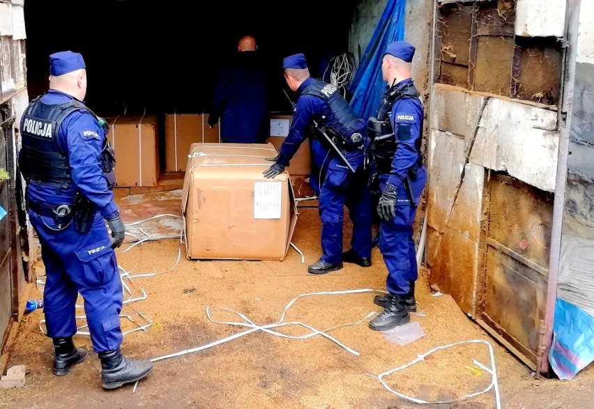 Rawscy policjanci przechwycili 22 tony nielegalnego tytoniu [ZDJĘCIA, FILM]