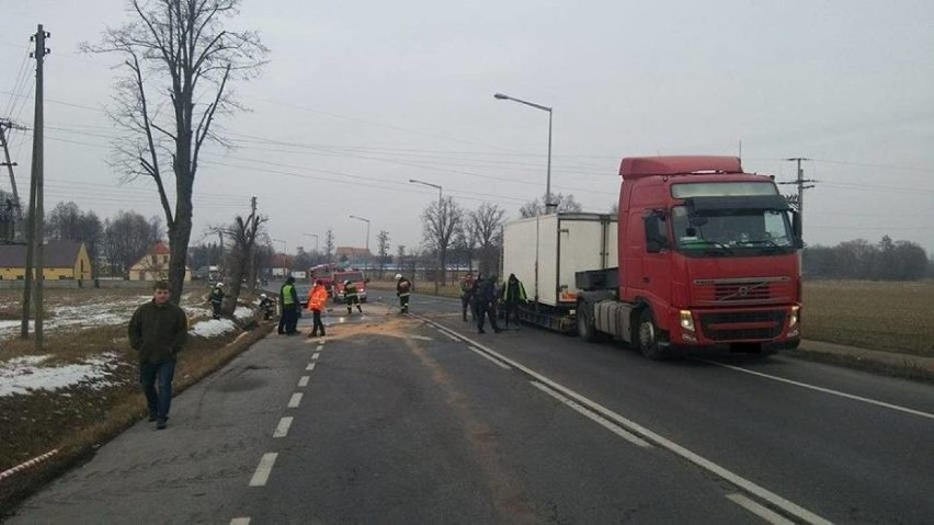 Masa jajeczna rozlała się na drodze