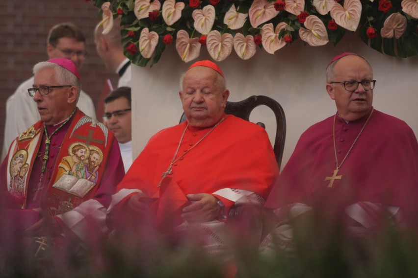 Ważne przesłanie abp Skworca do kobiet w Piekarach: Katolicy nie mogą się zgodzić na to, aby tysiące kobiet w niedzielę obsługiwało kasy. 