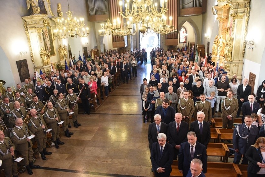 Nowy Sącz. Tłumy sądeczan na powtórnym pochówku gen. Bronisława Pierackiego