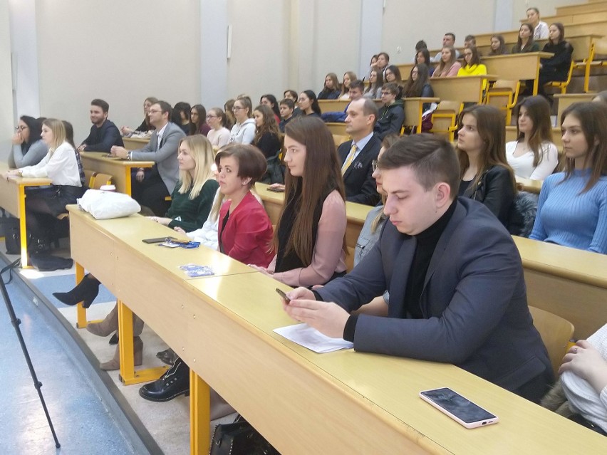 Szkoły średnie pod patronatem Wydziału Prawa i Administracji radomskiego uniwersytetu. Pierwsze spotkanie i wykład na terenie uczelni