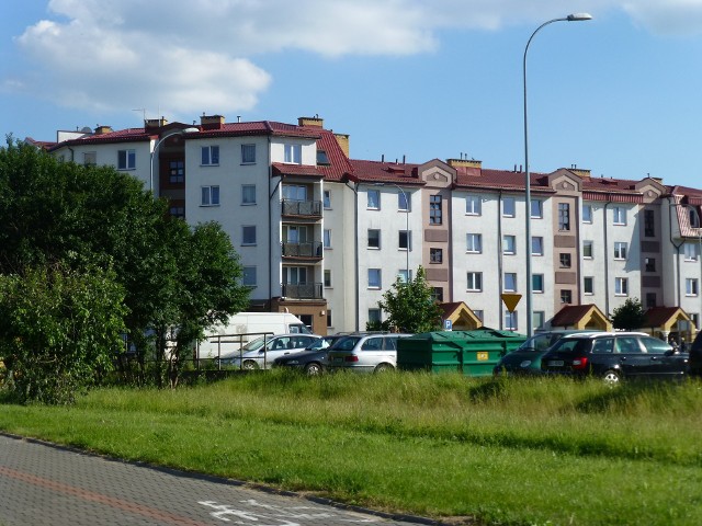 Rynek mieszkaniowyCoraz tańsze mieszkania kupujemy w Gdańsku, gdzie obecnie średnia cena metra kwadratowego wynosi 4815 zł. Natomiast zmiany cen są niewielkie w Krakowie i Warszawie - nie przekraczają 1% w porównaniu z cenami sprzed miesiąca. A w Łodzi średnie ceny mieszkań osiągnęły dawno nienotowany poziom  3600 zł/mkw.