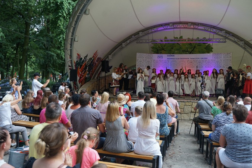 Koncert Guzowianek w ramach "Lata z Łaźnią" w Radomiu. Wydarzenie przyciągnęło wiele osób. Zobacz zdjęcia