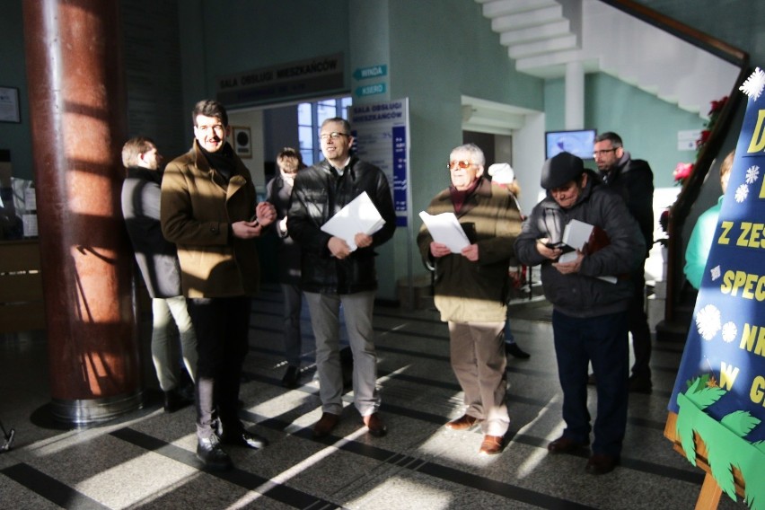 Mieszkańcy Gdyni tuż przed złożeniem petycji ws. podwyżek...