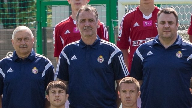Tomasz Muchiński (w środku) jako trener bramkarzy Wisły Kraków w 2014 roku