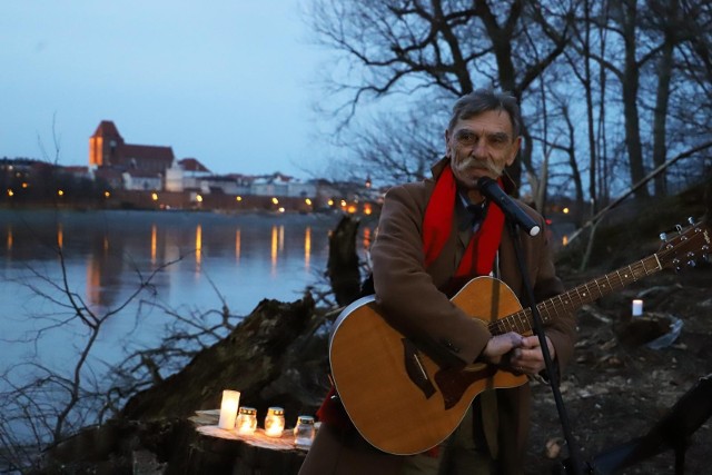 Toruński bard i muzyk Jacek Beszczyński