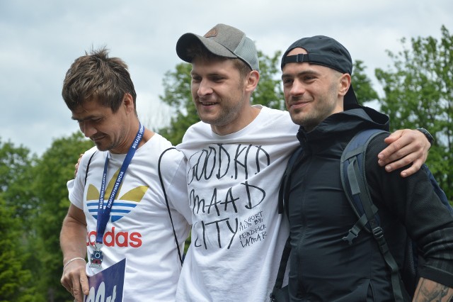 Najszybsi zawodnicy Charytatywnej Dychy, od lewej: Tomasz Domagała (2 m), Kamil Kozioł (1 m) i Michał Szpetnar (3 m.)
