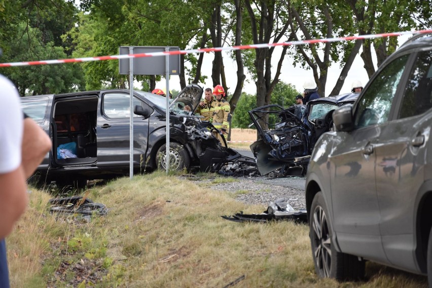 Tragiczny wypadek w Mariankach. Nie żyje kierujący BMW....