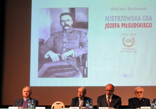 Na zdjęciu od prawej: Adam Bujak, prof. Andrzej Nowak, prof. Wojciech Roszkowski i Leszek Sosnowski